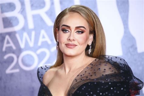 Adele Live 2024: Một Cuộc Trở Lại Hoành Tráng và Những Bí Ẩn Về Chuyện Tình