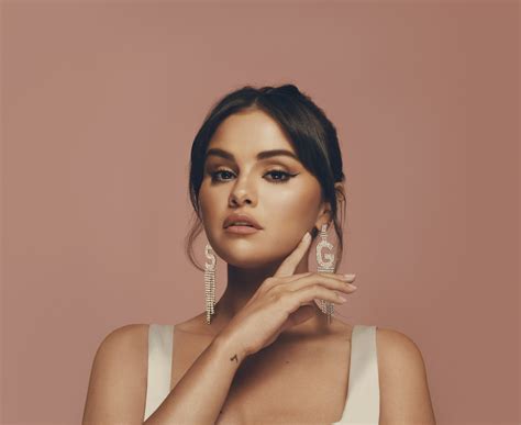 Selena Gomez's Rare Tour Hits Hanoi - A Symphony of Nostalgia and Empowering Anthems!